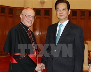 Prime Minister Nguyen Tan Dung (right); Vatican Cardinal Fernando Filoni, Prefect of the Congregation for the Evangelisation of Peoples (Photo: VNA)